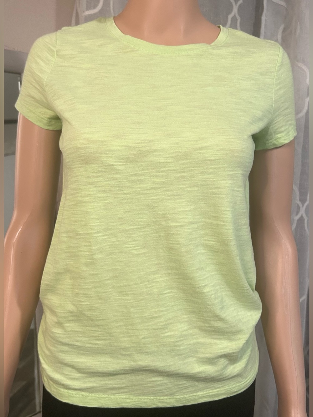 Old Navy Women's Short Sleeve Crewneck Tee in Pale Lime